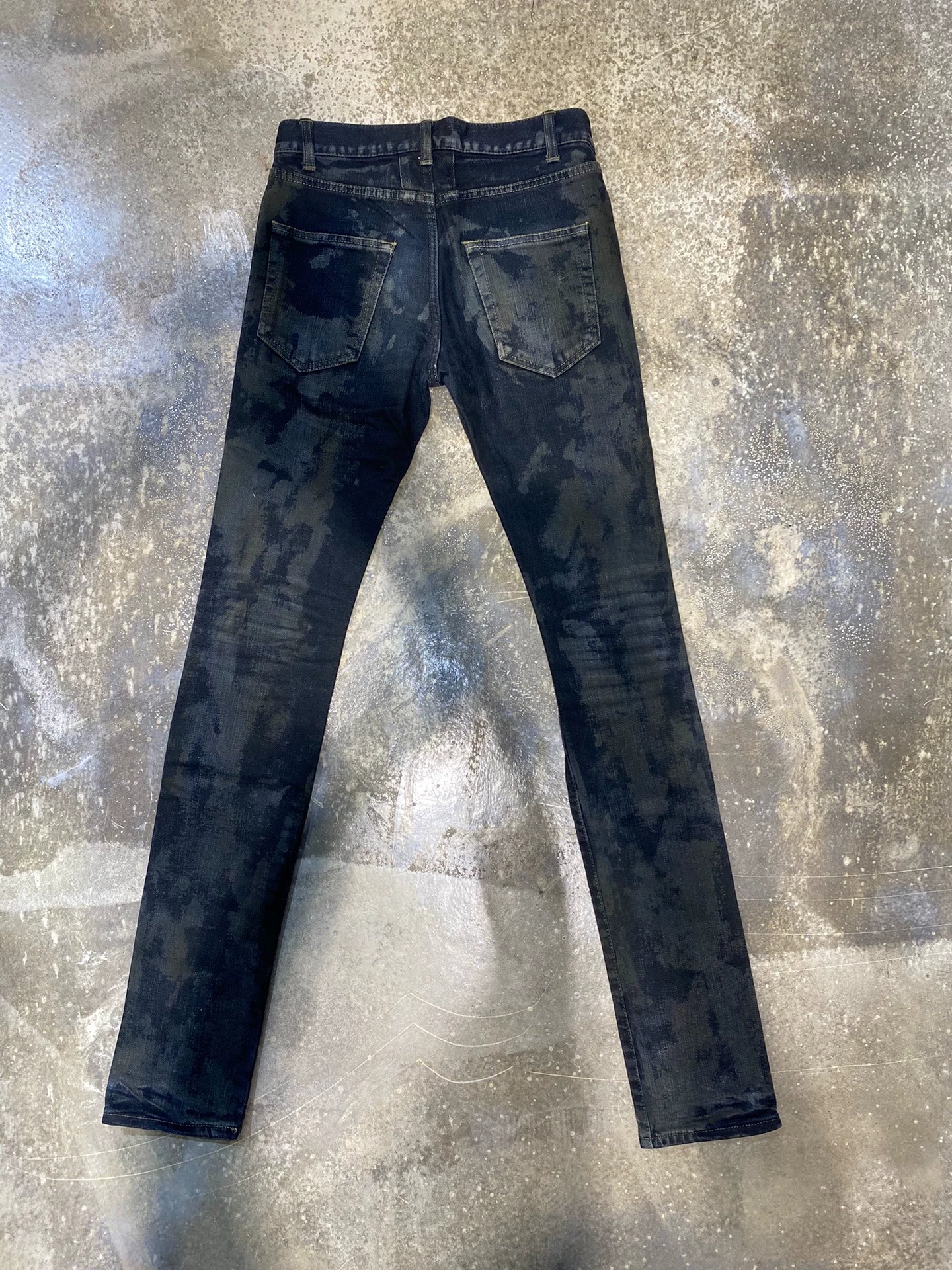 Saint Laurent Paris Washing heavily damages oily jeans