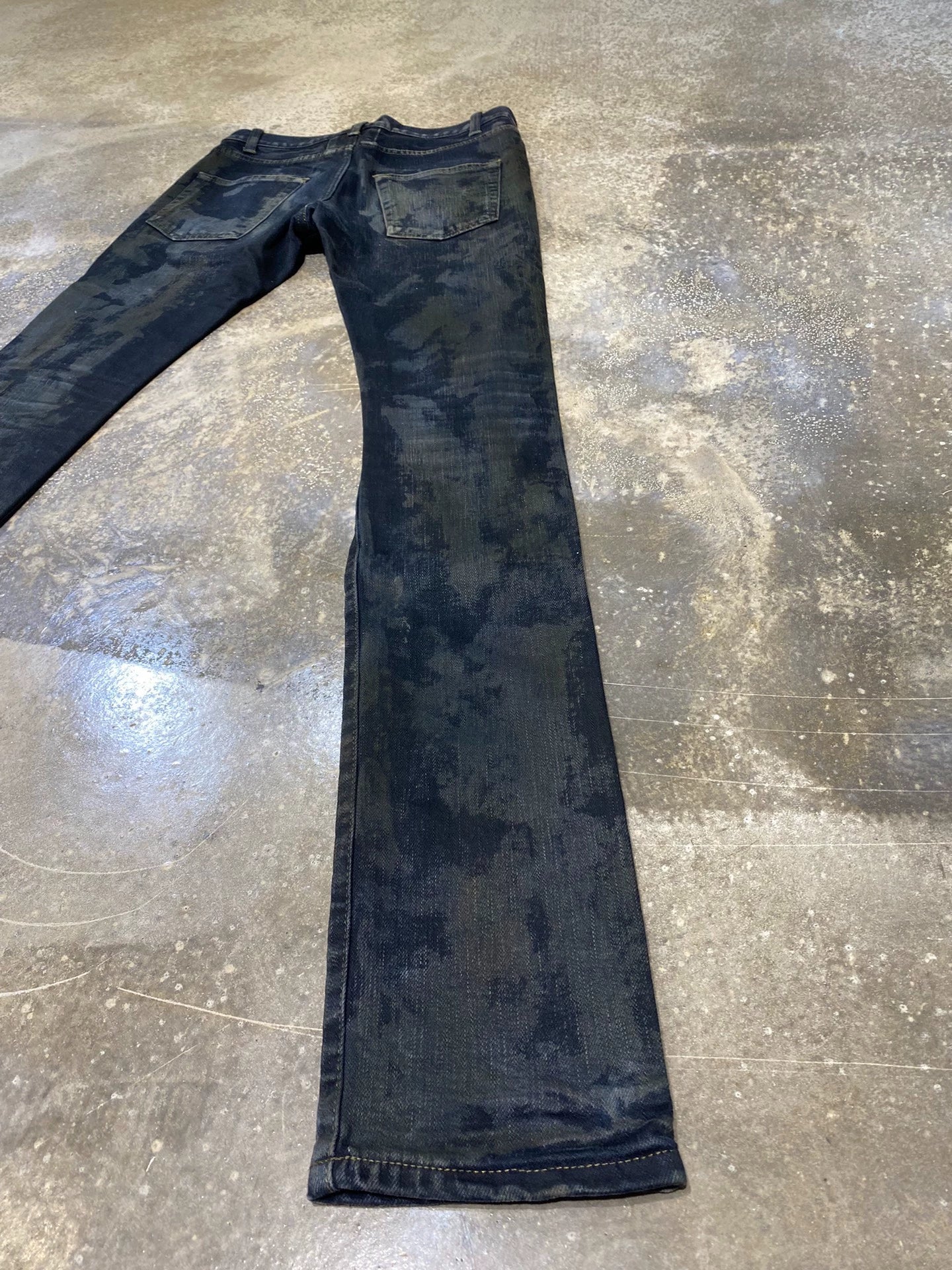 Saint Laurent Paris Washing heavily damages oily jeans