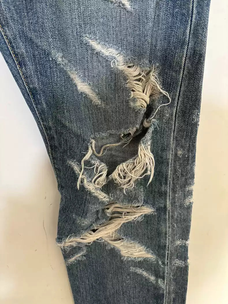 Saint Laurent Paris In the 13th year, the cat's beard was washed away and eroded, causing great damage to jeans