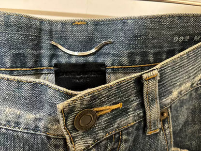 Saint Laurent Paris In the 13th year, the cat's beard was washed away and eroded, causing great damage to jeans