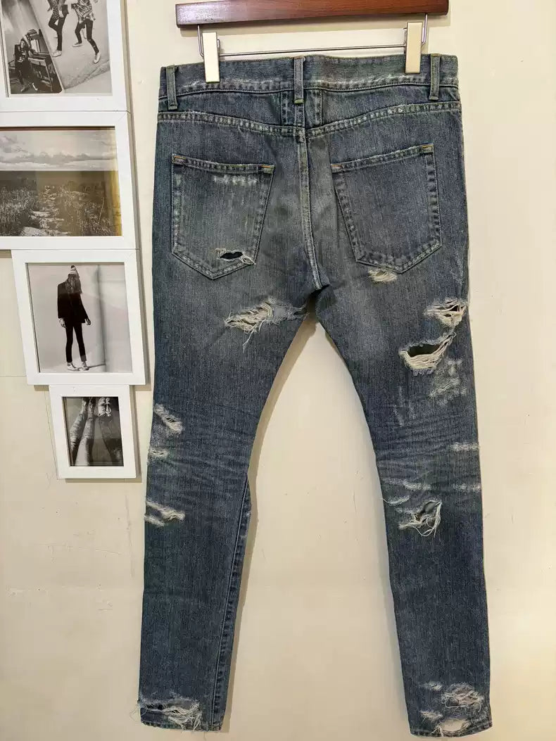 Saint Laurent Paris In the 13th year, the cat's beard was washed away and eroded, causing great damage to jeans