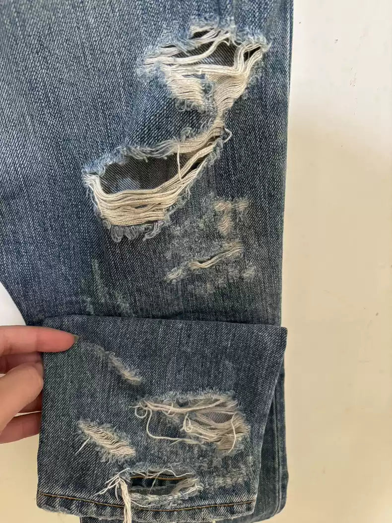 Saint Laurent Paris In the 13th year, the cat's beard was washed away and eroded, causing great damage to jeans