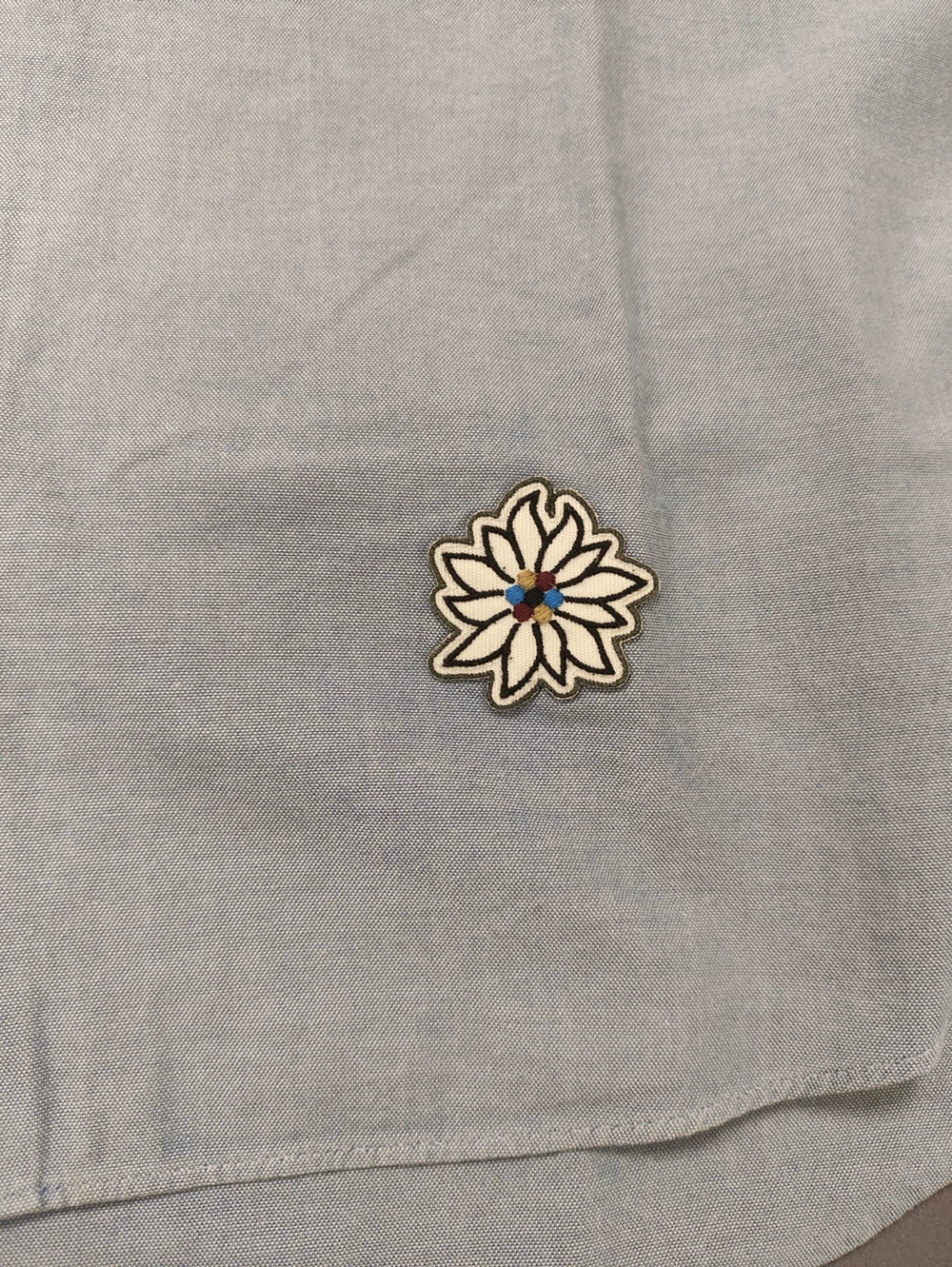 Visvim vv Small flower light blue West Indian Sea Island cotton collarless line-neck shirt