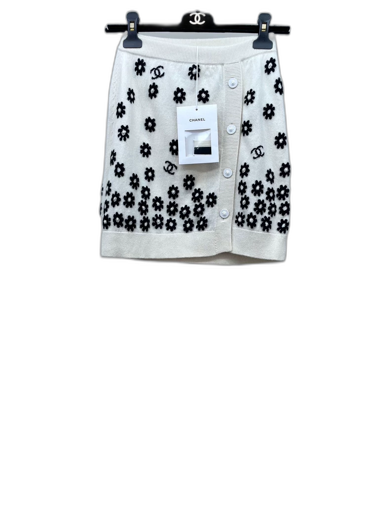 Chanel Black and White Daisy Knit Skirt