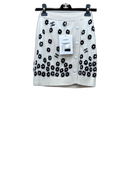 Chanel Black and White Daisy Knit Skirt
