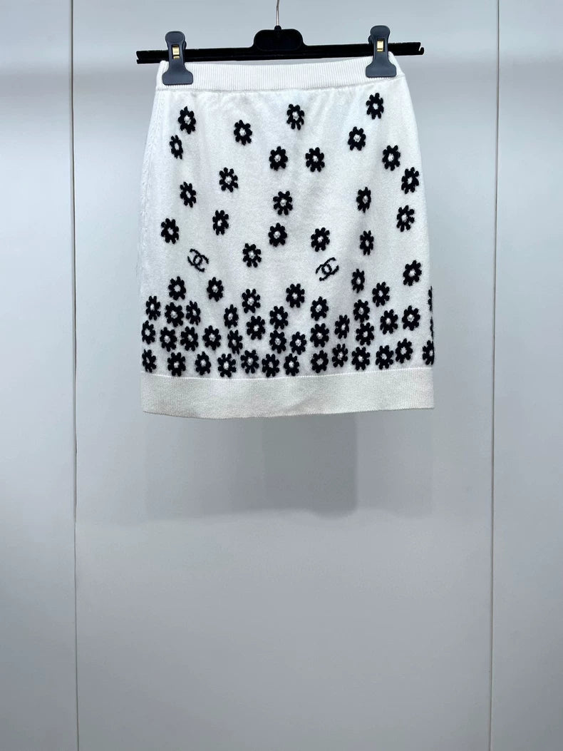 Chanel Black and White Daisy Knit Skirt
