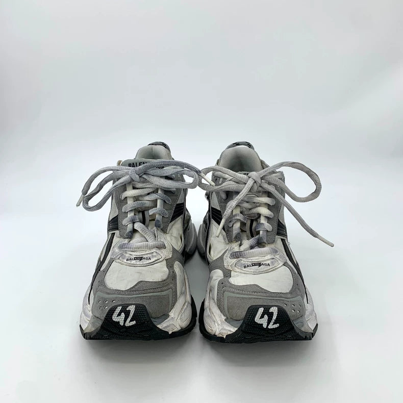 Balenciaga Runner Casual Sneakers in Gray