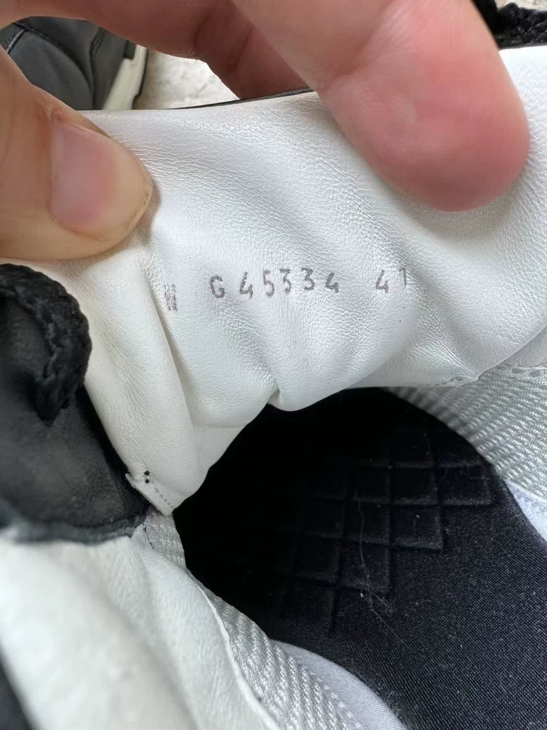 Chanel 23K Black Leather Sneakers-yf