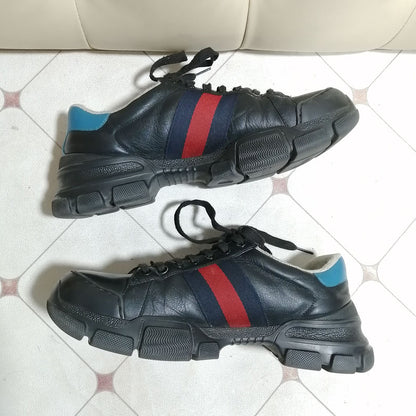 Gucci Low-Top Sport Shoes for Men in Black 0079