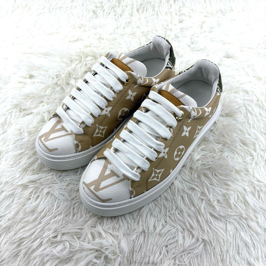 Louis Vuitton Leather Low-Top Sneakers in Beige 0079