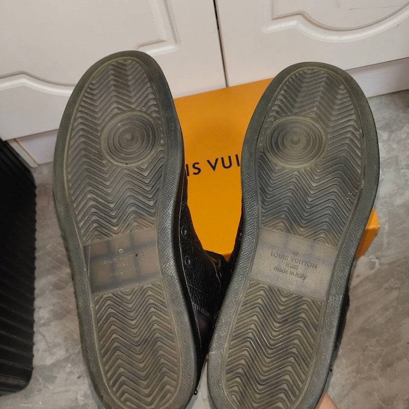 Louis Vuitton Rivoli High-Top Casual Sneakers in Black 0079