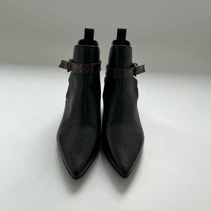 Louis Vuitton Pointed Toe Ankle Boots 0079