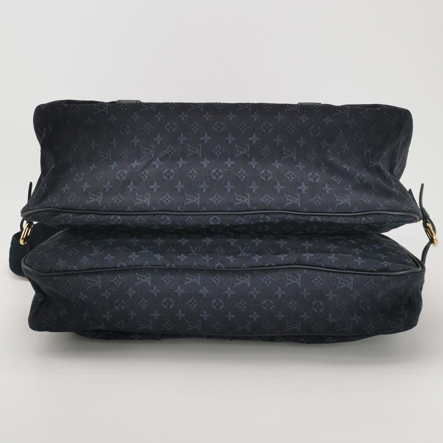 Louis Vuitton Monogram Canvas Messenger Bag