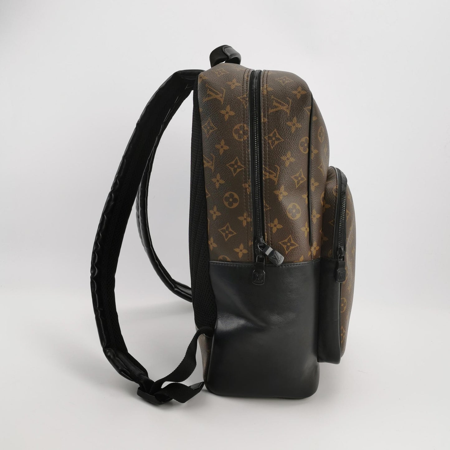Louis Vuitton Dean Monogram Backpack (Chip)