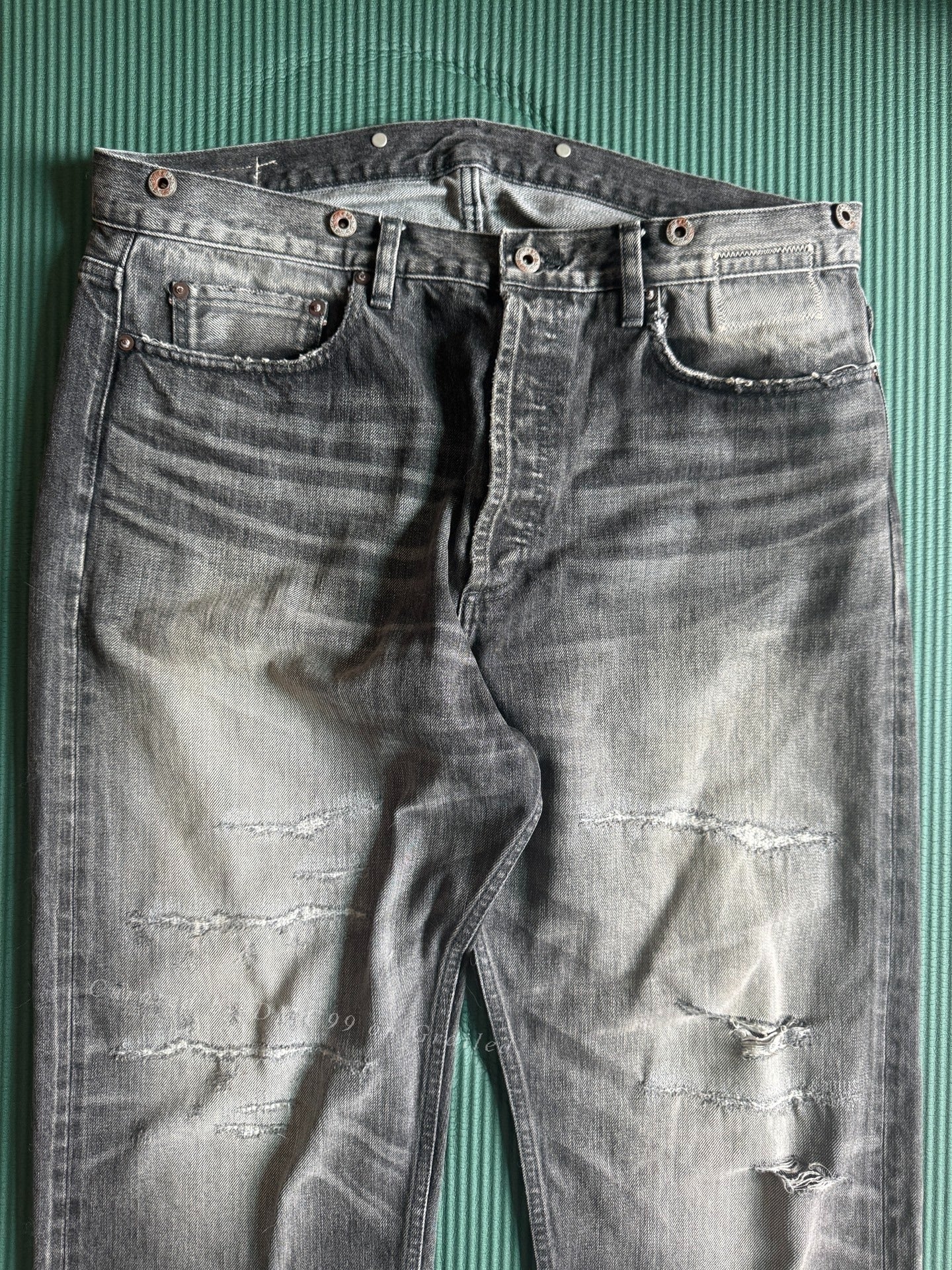 MADNESS 23AW Distressed Denim Pants