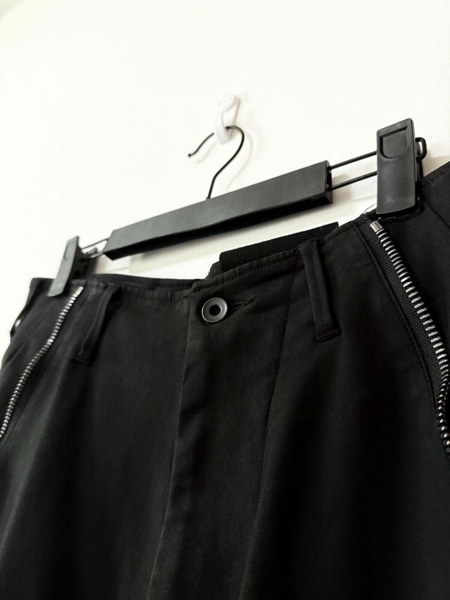 Julius High-Waist Slim Twisted Leg Pants