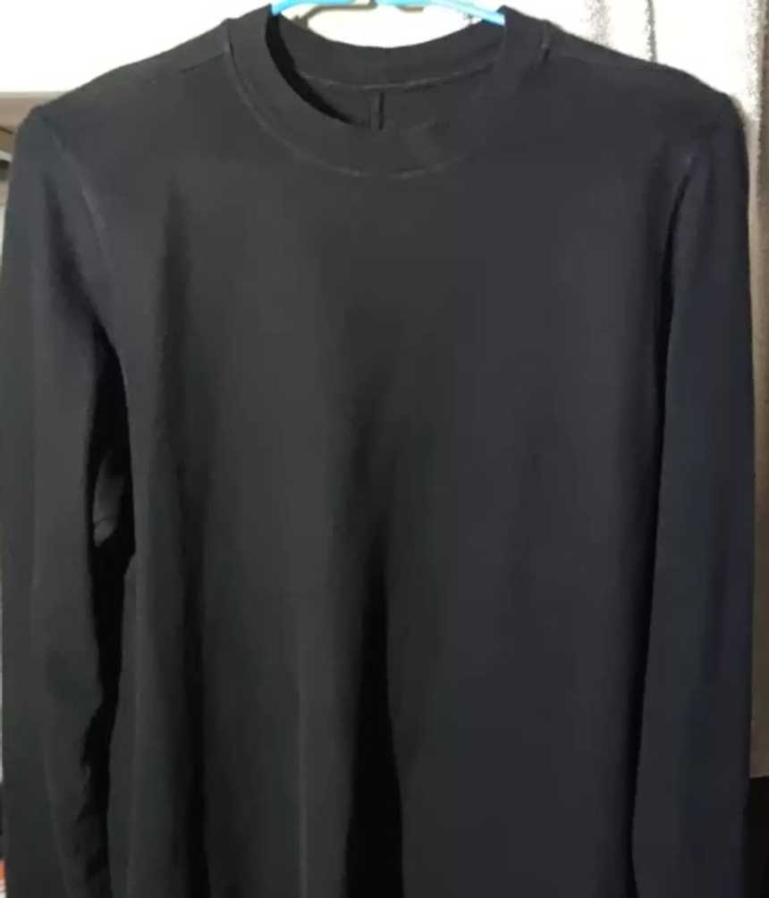 rick-owens-black-knit-sweaterMen's / US M / EU 48-50 / 2BlackGently Used in Black, Men's / US M / EU 48-50 / 2,Gently Used