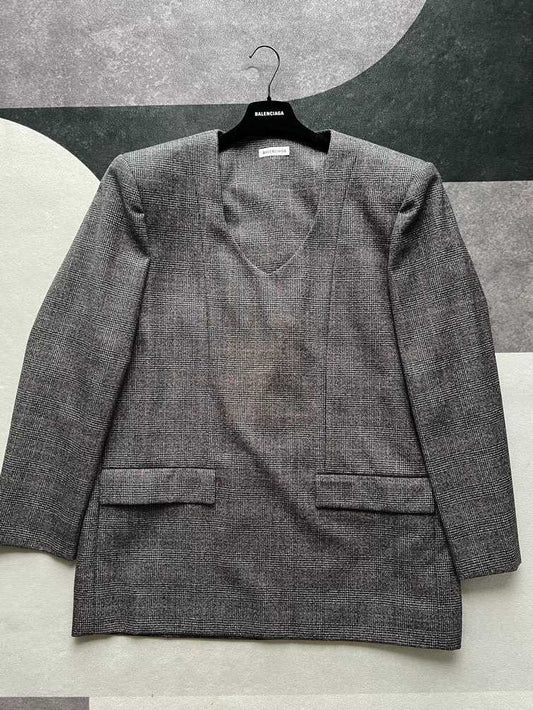 balenciaga-v-collar-suit-coatMen's / US M / EU 48-50 / 2GrayGently Used in Gray, Men's / US M / EU 48-50 / 2,Gently Used